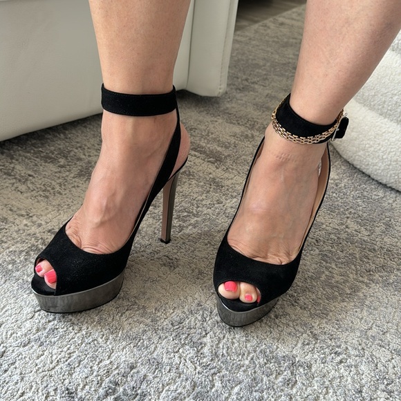 Prada high heels size 7. Super comfortable easy to dance and walk with them. - Picture 4 of 4